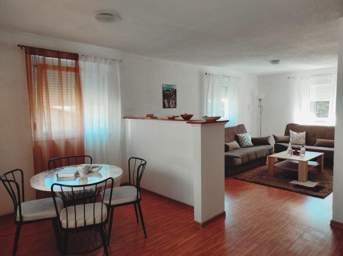 Apartman "Like At Home" ヤイツェ エクステリア 写真